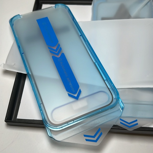 Tempered Glass Screen Protector (2 pack) iPhone 15 Pro - Picture 3 of 5